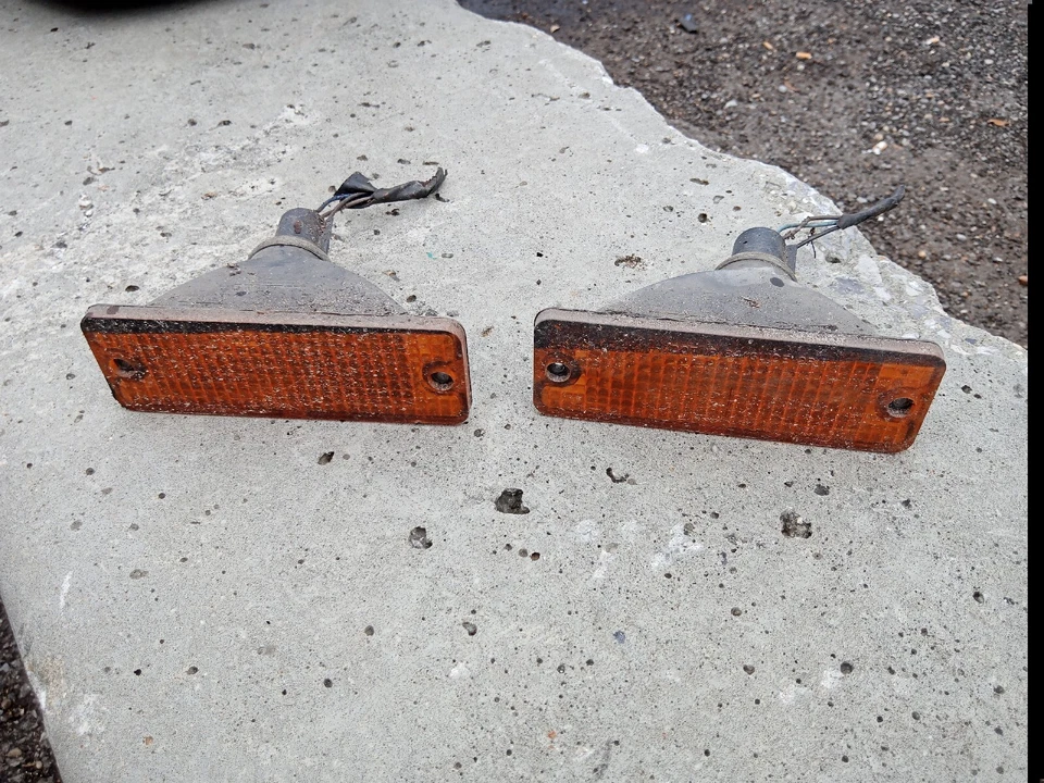 1985 Pontiac Fiero передний бампер поворотники - Изображение 1 из 1