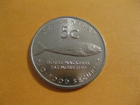 2000 Nambia coin  5 C  unc Beauty  animal coin  Sweet!!  F.A.O. issue  Mackerel Cover