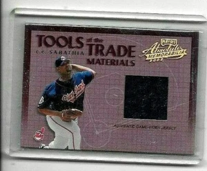 C.C.SABATHIA 2002 HERRAMIENTAS ABSOLUTAS DEL JUEGO COMERCIAL CAMISETA USADA #/300 - Imagen 1 de 2