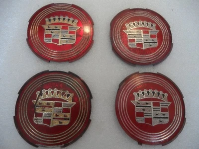 1957 57 Cadillac Eldorado центральный колпак колеса оригинальный красный медальоны (4) - хорошо - F - Изображение 1 из 4