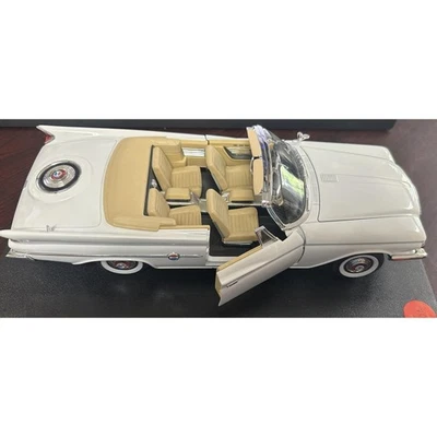 1/18 Scale Road Signature 1960 Chrysler 300F White Premium Edition - Image 1 of 2