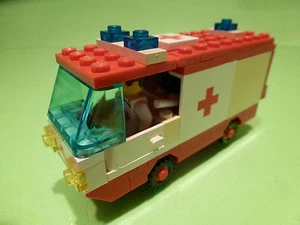 LEGO VAN AMBULANCE + STRETCHER - WHITE + RED - GOOD CONDITION - 258 - Picture 1 of 9
