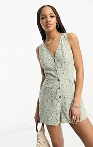 Mono de juego Brodeire con botones en Sage de ASOS DESIGN para mujer PVP £40 - Imagen 1 de 16
