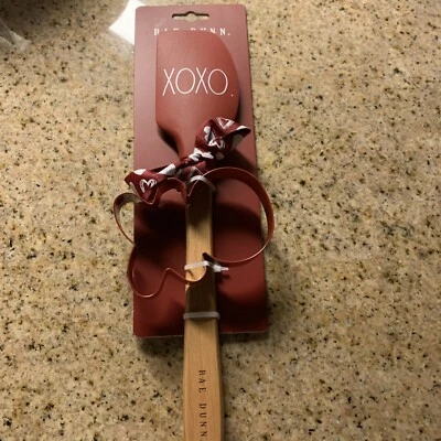 Rae Dunn Red & White Spatula With "XOXO" Saying &  XO-Shaped Cookie Cutter - Изображение 1 из 4