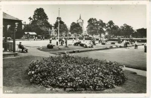 REAL PHOTO POSTCARD OF THE BOWLING GREEN, SOUTH INCH, PERTH, PERTHSHIRE SCOTLAND - Picture 1 of 2