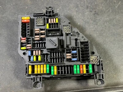 14-18 BMW F25 F26 X3 X4 REAR POWER DISTRIBUTION FUSE RELAY BOX MODULE 9315151 - Image 1 of 3