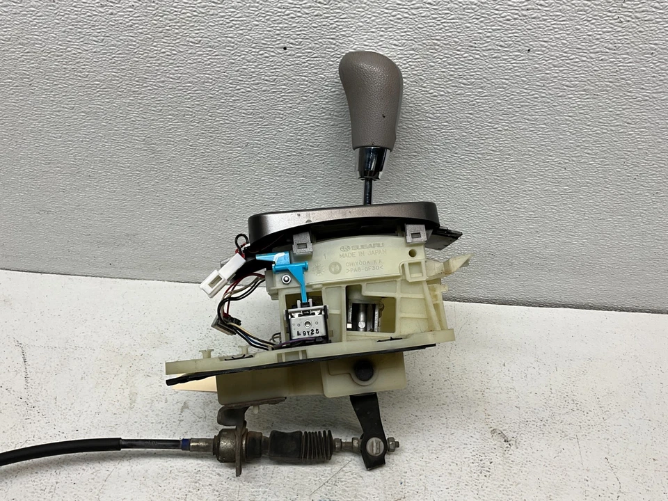 2010 SUBARU FORESTER AUTOMATIC TRANS GEAR SHIFTER SELECTOR KNOB ASSY, OEM LOT025 - Image 1 of 4
