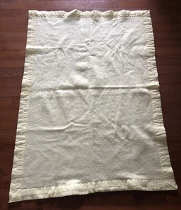 Vintage Chatham Yellow Crib Baby Blanket Acrylic with Satin Binding 40" x 60" - Picture 1 of 7