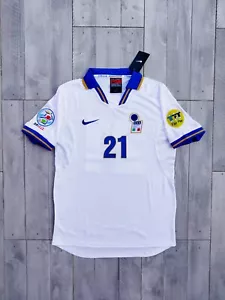 MAGLIA ITALIA 1996 ZOLA NAZIONALE EUROPEI AZZURRI ENGLAND96 RETRO VINTAGE AWAY - Foto 1 di 8