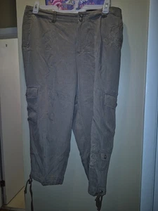 Coldwater Creek Size 16 Women's Floral Embroidered Gray Cargo Pants - Picture 1 of 7