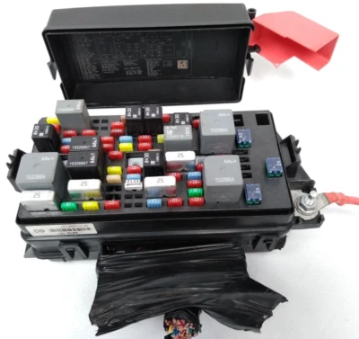 13599109 Buick 2008 2011 Lucerna 2009 2010 Cadillac DTS caja de fusibles trasera OEM O15 Foto 1 de 4