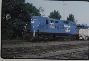 RR TRAIN Slide B&M Boston & Maine GP-9 #1723 Lawrence MA 1984 AB15 - Picture 1 of 2
