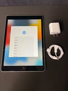 Apple iPad 9th Generation Silver Touchscreen Touch ID Wi-Fi Tablet 256GB - Picture 1 of 12
