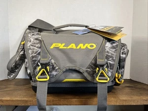 New Plano 3600 Series Realtree Tackle Bag 5 Pocket With 1 Plastic Case READ - Picture 1 of 10