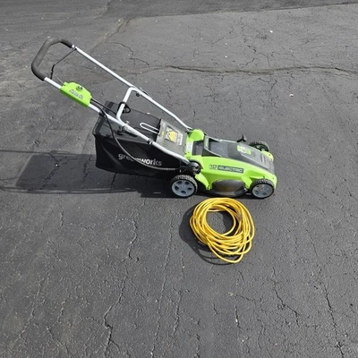 16-дюймовая электрическая газонокосилка Greenworks 10 А + мешок и шнур 50 футов — работает отлично - Изображение 1 из 4