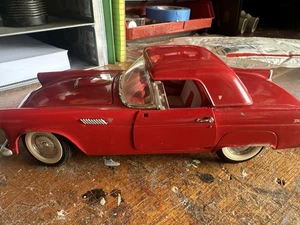Vintage roter Ford Thunderbird Maßstab 1:24 aufged up, ohne Spiegel (17B) - Bild 1 von 13