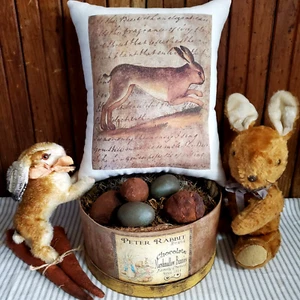 OLD VINTAGE SHABBY PRIMITIVE VICTORIAN STYLE EASTER HOPPING BUNNY RABBIT PILLOW - Picture 1 of 11