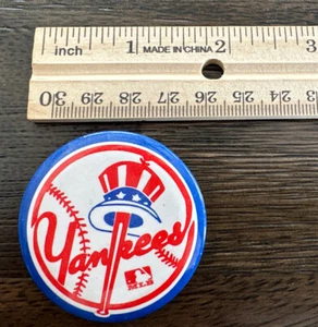 Vintage 1969 MLB New York NY Yankees Baseball Pinback Button (103) - Picture 1 of 2