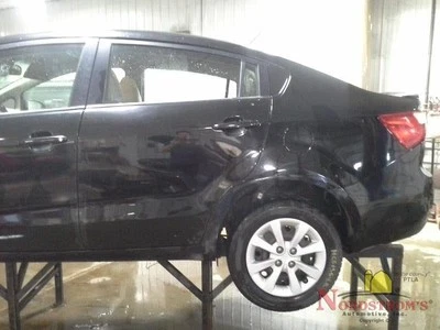 Cubierta de tapa de puerta de llenado de combustible de gasolina negra para Kia Rio 2013 Foto 1 de 4