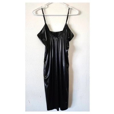 Vestido sin mangas Poleci Satin LBD negro con correa de espagueti ajustado 8 Foto 1 de 4