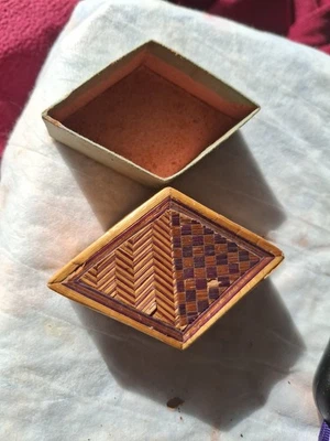 Caja francesa georgiana del siglo XVIII en marquetería de paja pieza de madera hecha a mano de 18 C  Foto 1 de 4