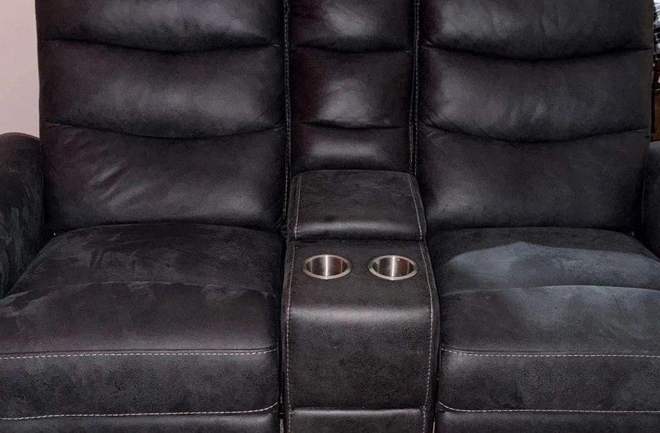 Solo recogida local Akron OH 44312 - Loveseat reclinable asientos de cine en casa usado Foto 1 de 4