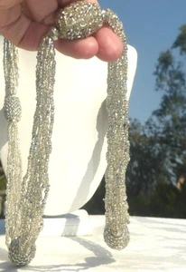 BELLISSIMA COLLANA VINTAGE MULTIFILO CON PERLINE IN VETRO ARGENTO 48" POLLICI - Foto 1 di 7