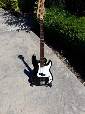 Bajo de precisión Fender Squier funciona muy bien aspecto Indonesia Foto 1 de 4