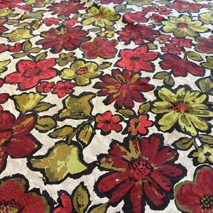 Runde Blumen Moderne Tischdecke Rot & Salbeigrün Schwarz Große Blumen 64" - Bild 1 von 7