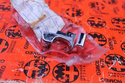 Guarnição de pilar Alfa Romeo OEM Spider lado esquerdo B 72-94 - NOS - Imagem 1 de 4