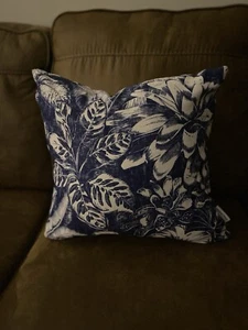 TOMMY BAHAMA Blue Tropical Leaf Floral Throw Pillow Indoor Outdoor 18" - Picture 1 of 7