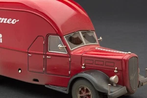 Exoto 43 | DESGASTEADO | Team Alfa Corse Transporter | Campeones de F1 de 1950 y 1951 - Imagen 1 de 24