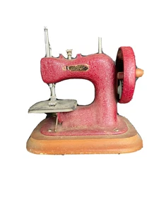 Vintage Genero Stitch Mistress Toy Sewing Machine - Picture 1 of 8