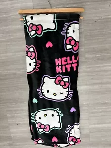Manta negra Hello Kitty caras de neón corazones lazos rosas 50x70 tacto seda nueva con etiquetas - Imagen 1 de 4