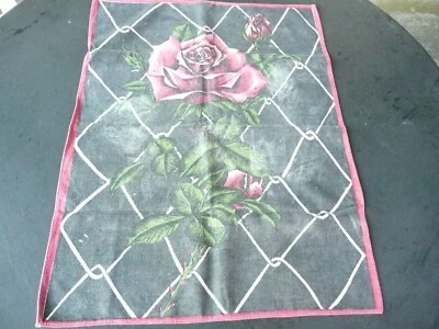 torchon ancien vintage  à décors de roses - Photo 1/4