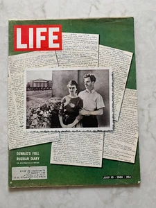 LIFE magazine, July 10, 1964, cover: Lee Harvey and Marina Oswald - Imagen 1 de 4