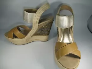 Kenneth Cole Womens S8 Live Fast Platform Wedge Metallic Gold Trim Flat Ship $8 - Picture 1 of 12