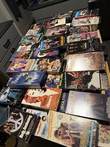 Big Lot  VHS Movies Action Sci-Fi Horror Comedy - Foto 1 di 7