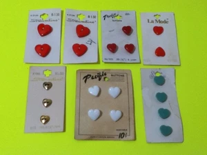 VINTAGE 7 CARDS OF HEART SHAPED BUTTONS - Picture 1 of 5