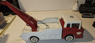 VINTAGE 1960s NYLINT FORD HI-WAY PRESSED STEEL EMERGENCY TOW TRUCK  - Image 1 of 4