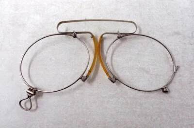 Ancienne lunettes - Pince nez - Lorgnon ancien en métal 1920's - Photo 1/4