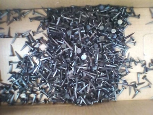 50 x Fine Cut Black Shiny Finish 13 mm Carpet & Upholstery Tacks Nails - Picture 1 of 1