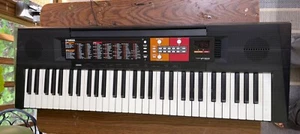 Teclado portátil Yamaha PSR-E253 61 teclas - ¡excelente estado de funcionamiento! - Imagen 1 de 4