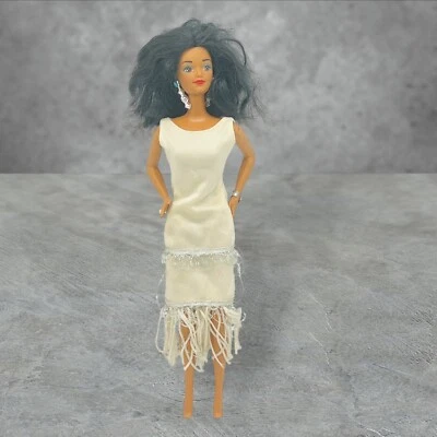 1993 Native American Dolls of the World Barbie Special First Edition 2753 - Image 1 of 4