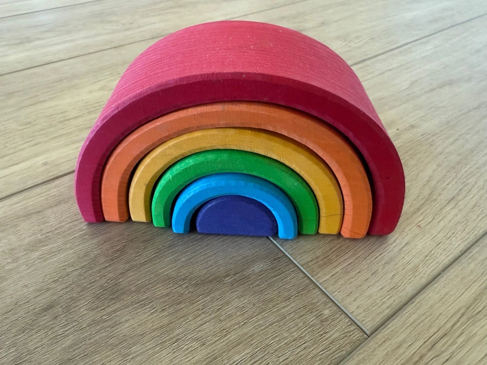 GRIMM'S 6 PIEZAS MADERA APILABLE ARCO IRIS - (Pastel) AUTÉNTICO  Foto 1 de 1