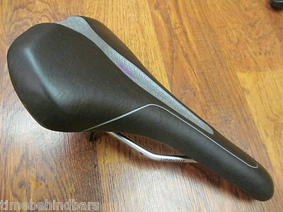 NUEVO SILLÍN DE CARRERAS GIGANTE NEGRO Y GRIS LIV VERTICAL PARA MUJER Foto 1 de 4