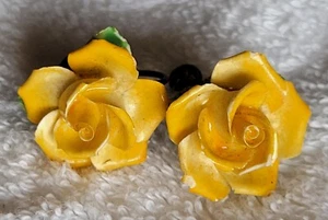 Vtg Enamel Yellow Rose Earrings England Marked Screwback Green Leaves - Picture 1 of 5
