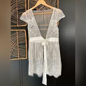 Lencería sexy pequeña cubierta de encaje blanco de Victoria's Secret - Imagen 1 de 8