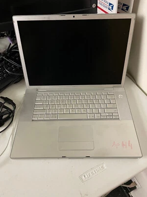 Apple MacBook Pro A1226 Intel Core 2 DuoT7700 2.4 GHz 2GB NO HDD AP#14 - Image 1 of 4
