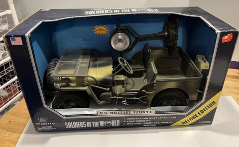 ‘RARE” Soldiers of the World  US Military Vehicle Jeep Deluxe Edition In Box Cover
